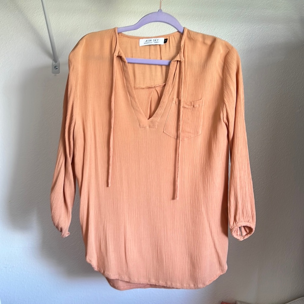 Ava Sky - EUC top Parisian Crinkle size small